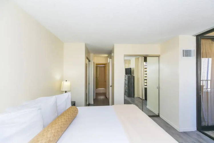 Discovery Bay 2308 1 Bedroom Condo by RedAwning