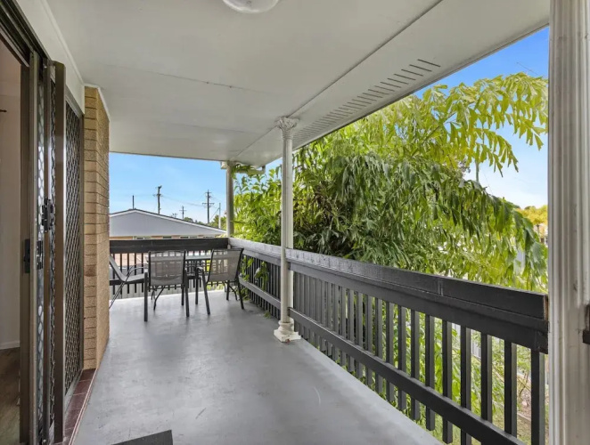 Spacious 3-bed Home With Large Balcony