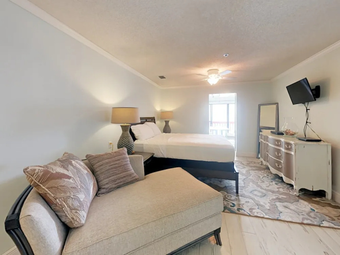 8730 Thomas Dr Condo Unit 1304A