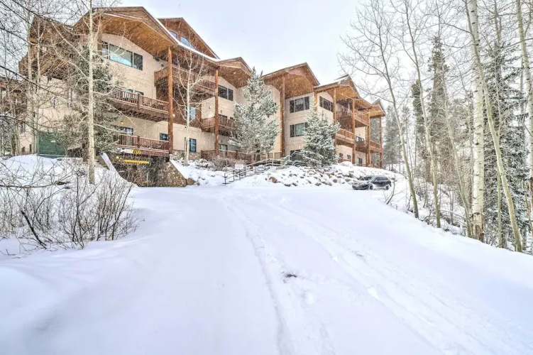Winter Park Condo w/ Balcony & Mtn Views!