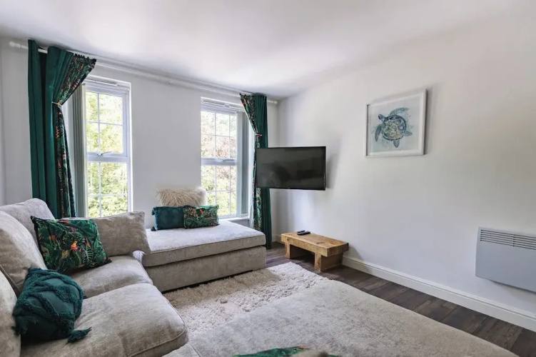 West Hull 2 bed apartment with Parking