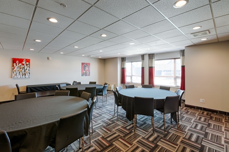 Microtel by Wyndham Casselman photo 16