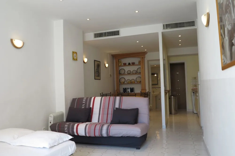 Very Central 1 Bedroom with Balcony