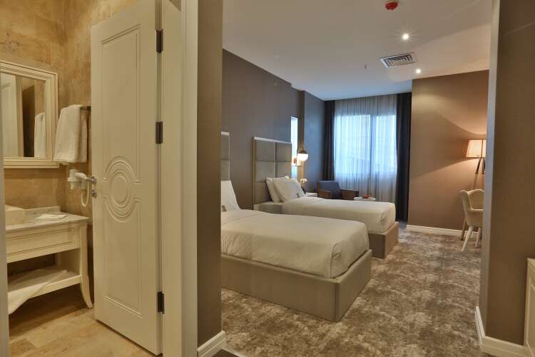 Royal Comfort HotelOver view