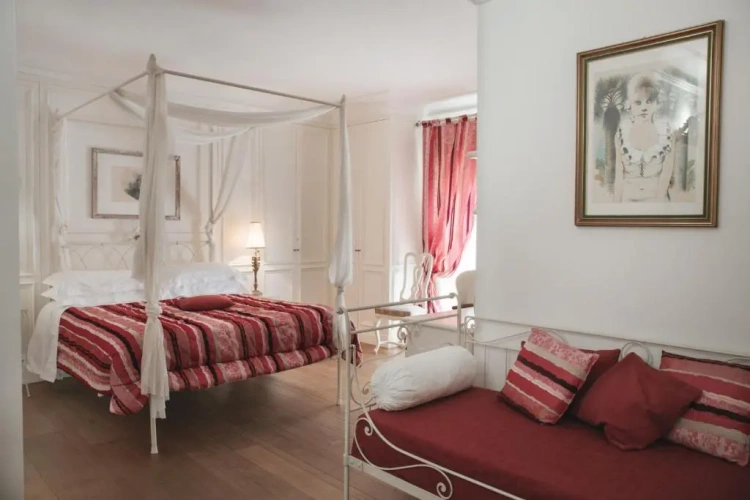 Standard Triple room