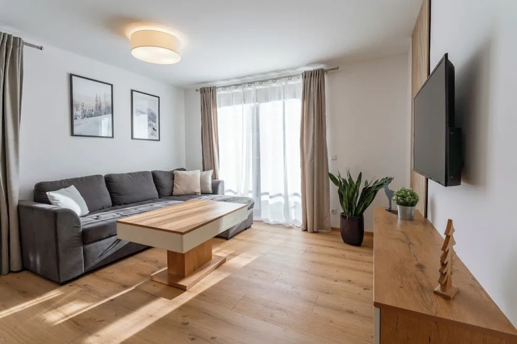2 Bedrooms Comfort Apartment with balcony and with mountain view