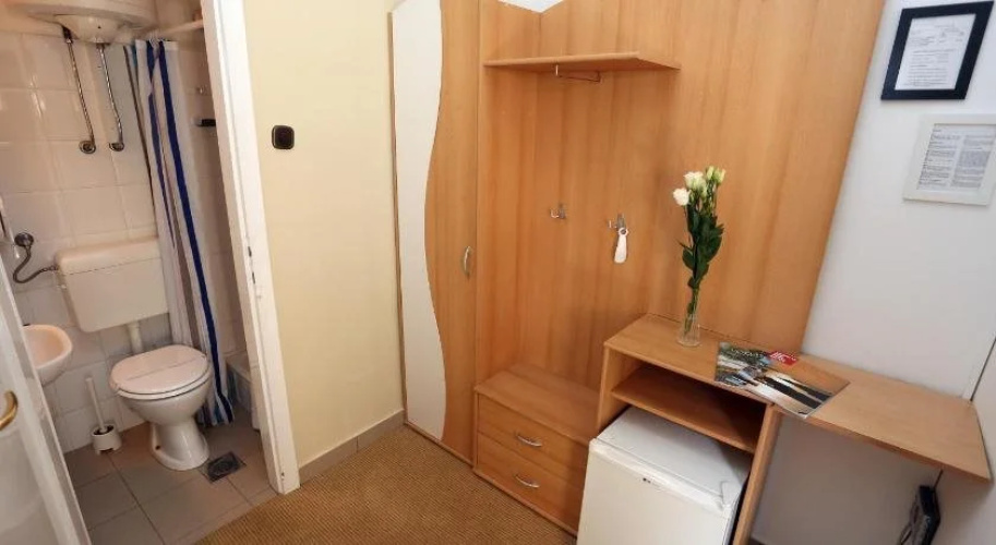 Henrik Rooms & Apartments