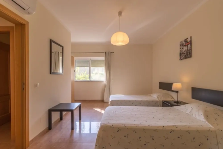 5 Bedrooms Villa