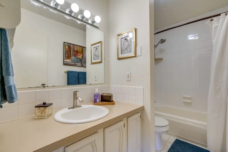 4 Bedrooms Cottage