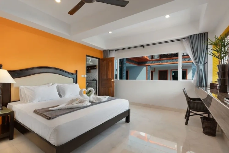 2 Bedrooms Standard Family room with balcony