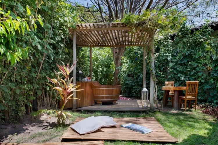 Bungalow with garden view