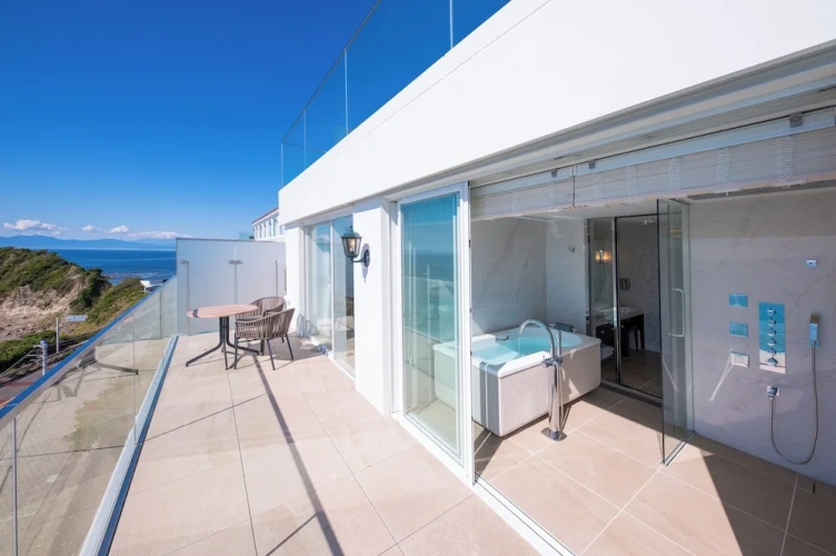 Deluxe Suite with balcony
