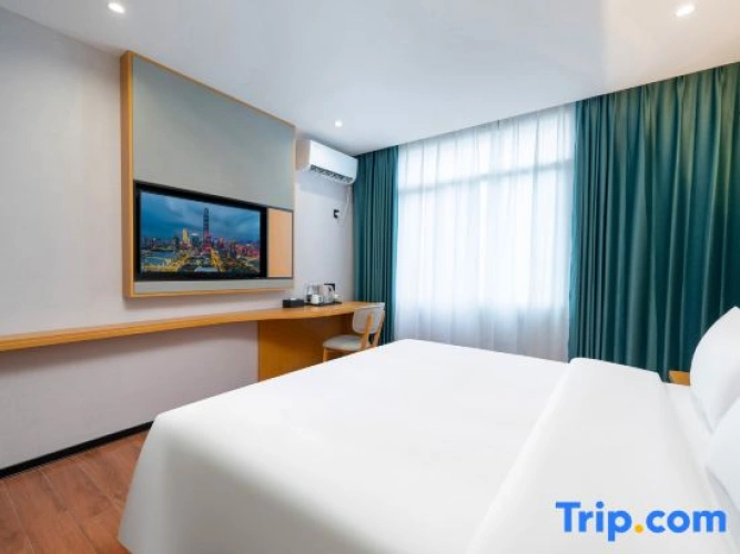 Standard Double room with city view