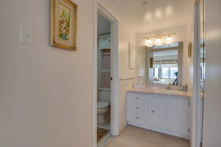 9400 1207 - 2 Br Condo