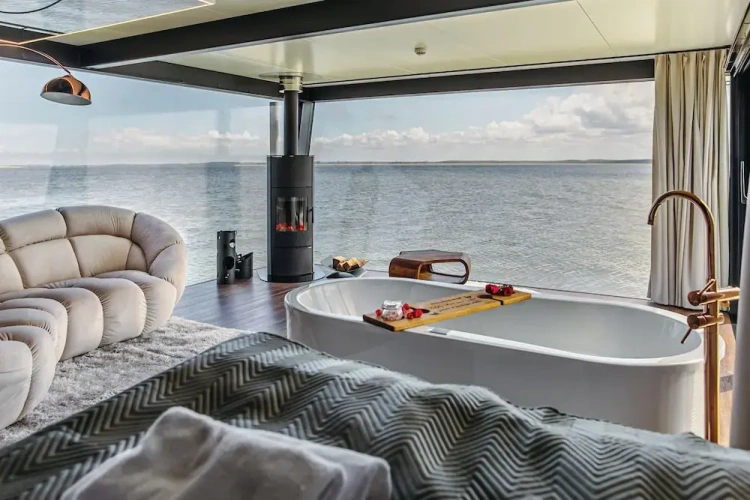 2 Bedrooms Deluxe Apartment with balcony and with lake view