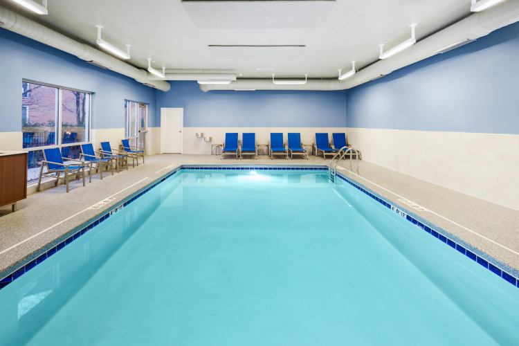 Holiday Inn Express & Suites Chicago North Shore - Niles photo 16