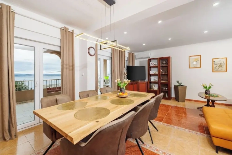 Apartment with balcony