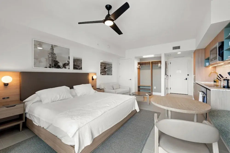 Prime Downtown Location Luxury Studio