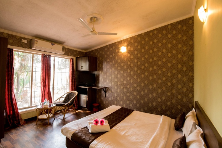 Standard Triple room