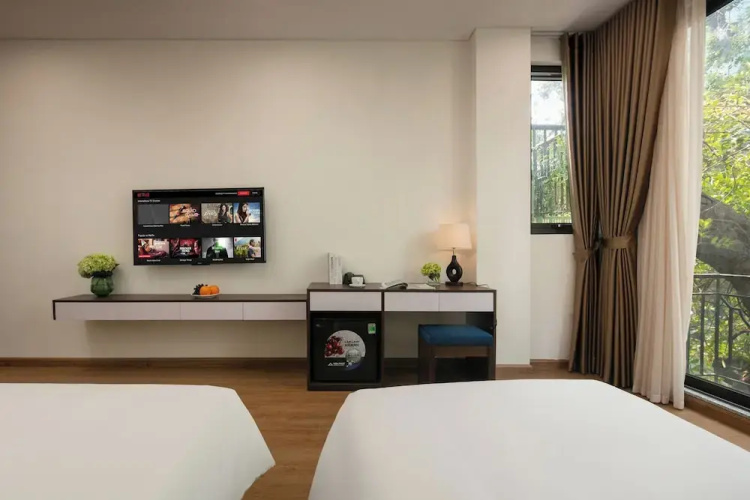 Queen Cafe Hotel