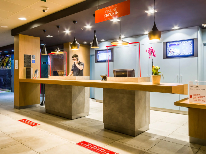 ibis Marilia