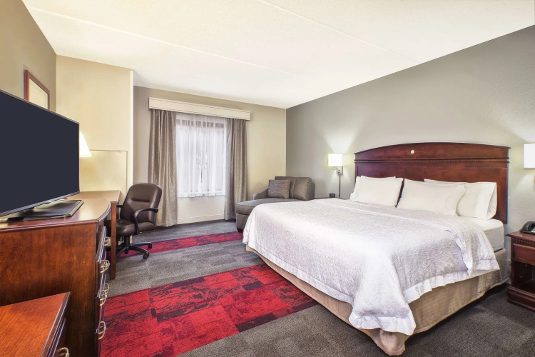 Hampton Inn & Suites Madison-West