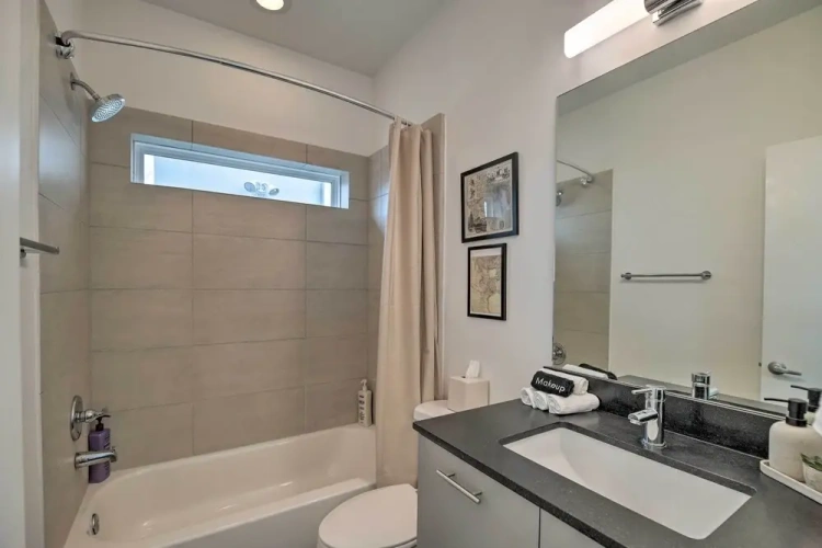3 Bedrooms Apartment
