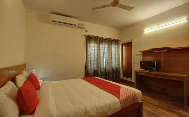 OYO 24935 Aiwan E Ashraf Suites