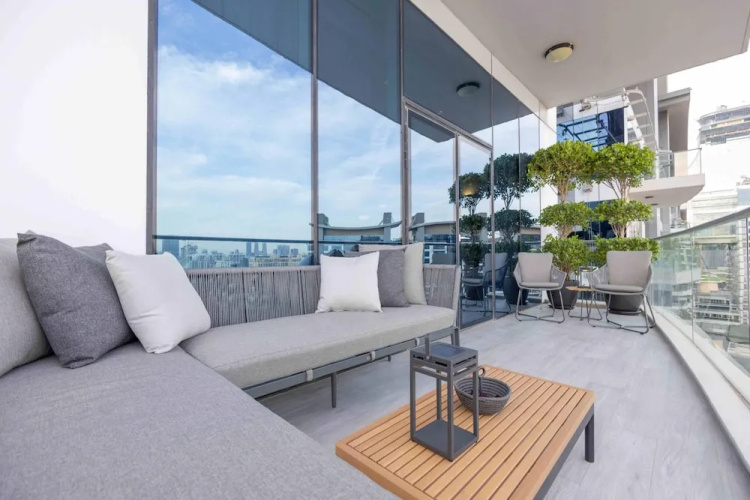 Sophisticated 1BR Palm Apt w Beach Access