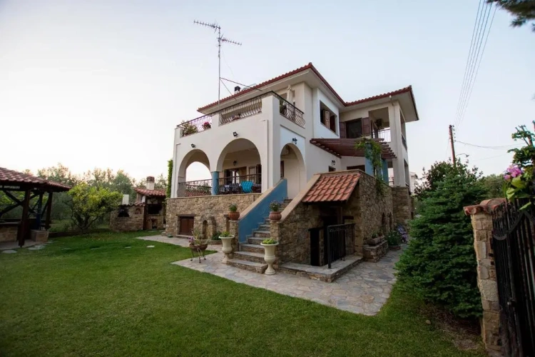 3 Bedrooms Cottage