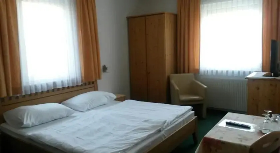Pension Parzer Pressbaum Bei Wien
