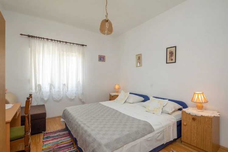 A2 apt Near Beach w Patio, Parking and Grill