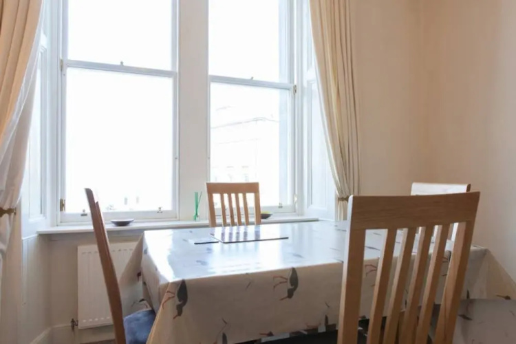2 Bedroom Flat By The Sea