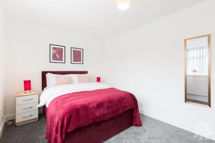 Birmingham Estate - Contractor & Group Accommodation - Secure Parking
