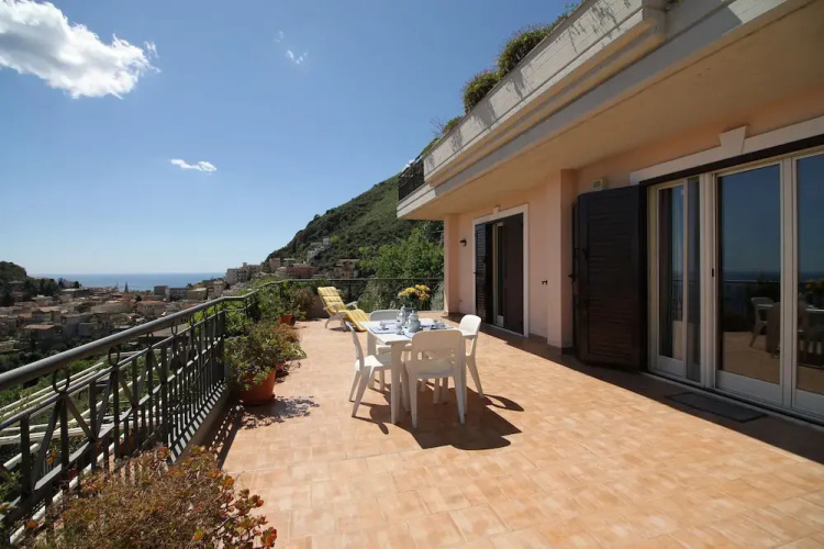 Fontana Vecchia Seaview Apartment
