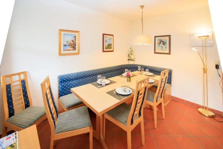 3 Bedrooms Apartment