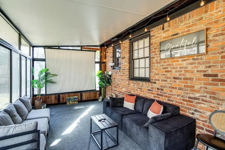 4 Bedrooms Cottage