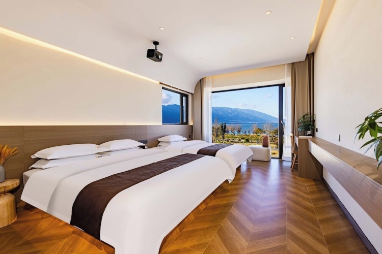 Luxury Twin room with lake view