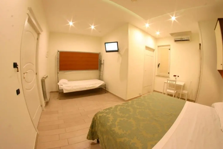 Standard Triple room