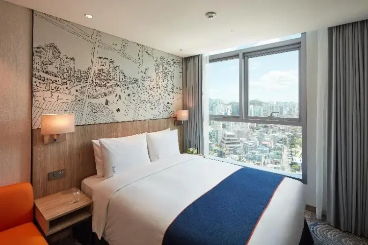 Standard Double room with city view
