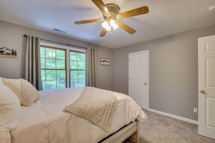 5 Bedrooms Cottage