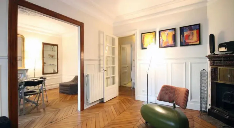 Descartes Apartment