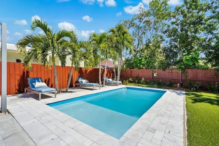 Pool Spacious Backyard Delray Beach Home