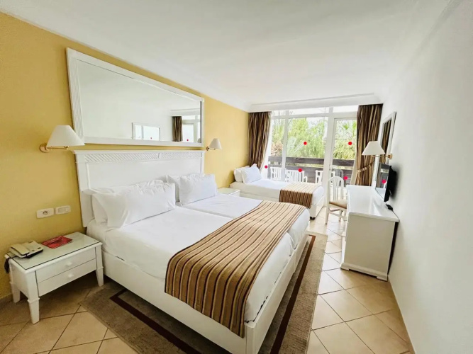 Standard Triple room