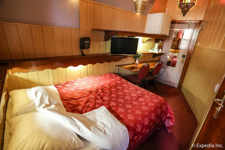 Nadia Hotel