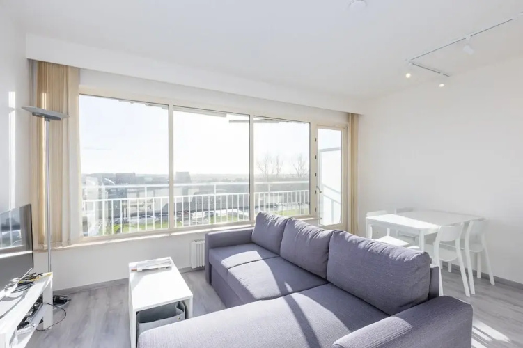 Modern, Renovated Studio With Open Views