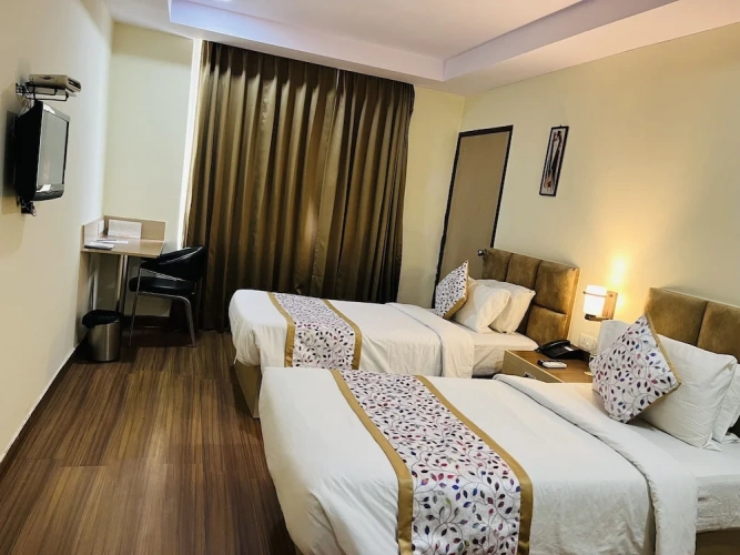 Deluxe Double room with city view