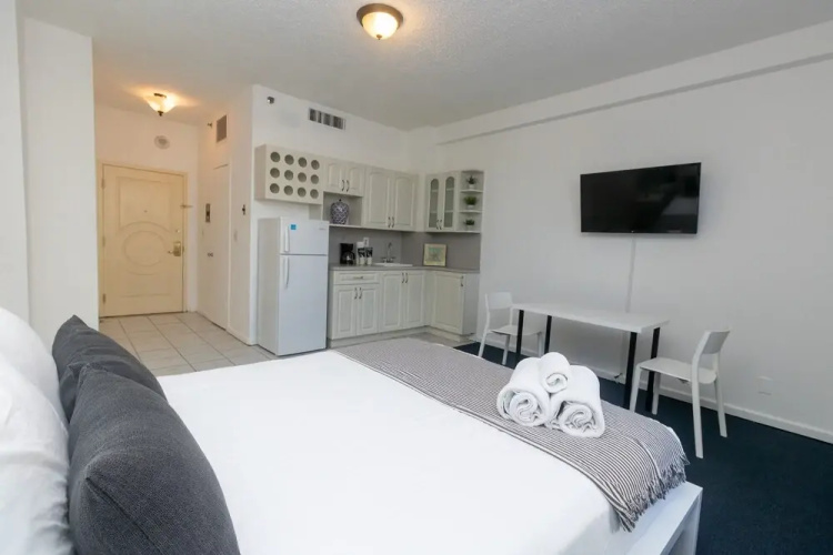 306 Studio Hollywood Beach