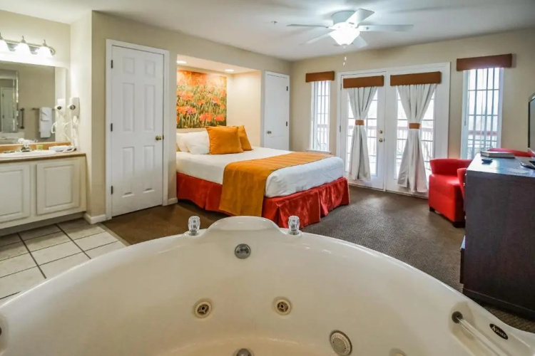 Surreys Grand Crowne Resort