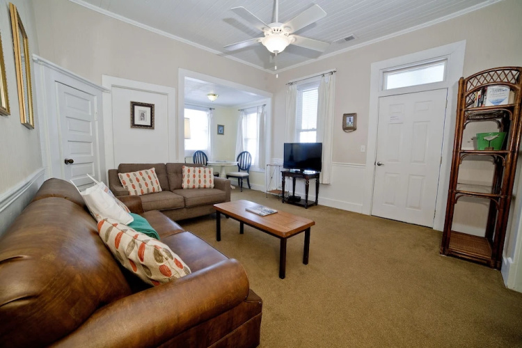 Georgianne Inn & Suites